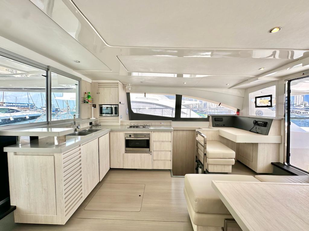 Power Catamarán 51 Feet – Potencia y Lujo en el Caribe