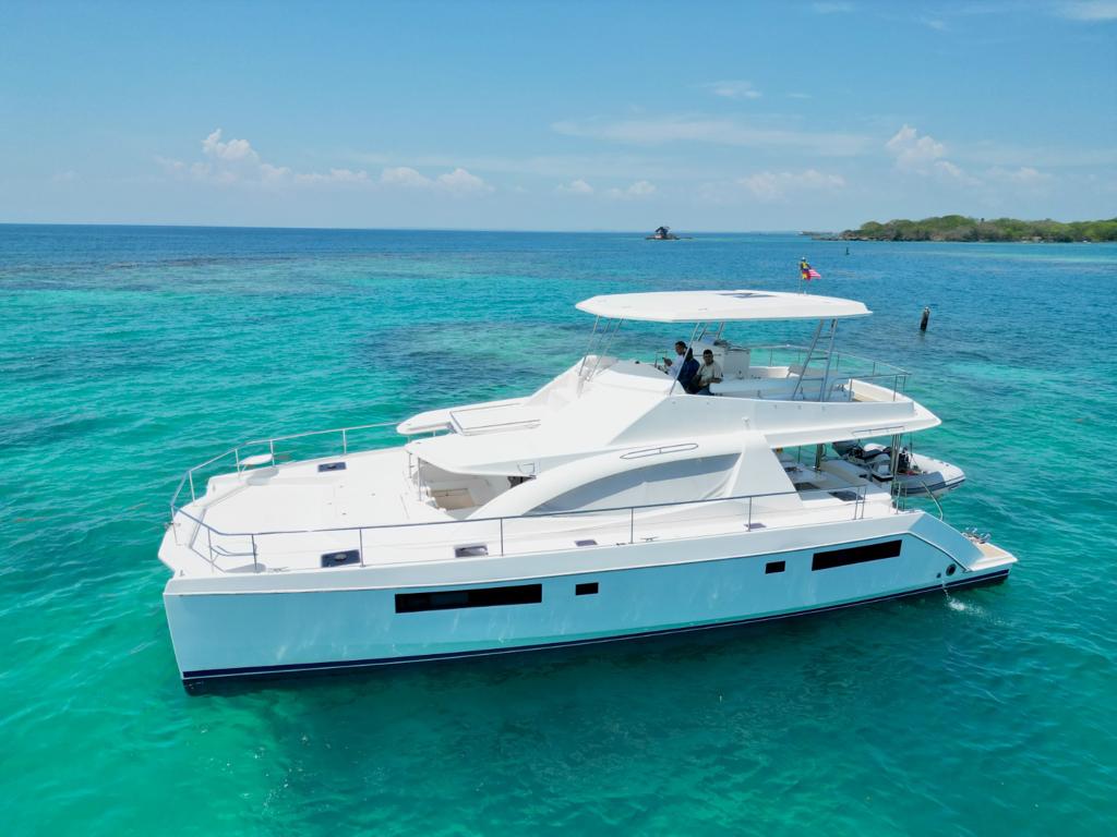 Power Catamarán 51 Feet – Potencia y Lujo en el Caribe
