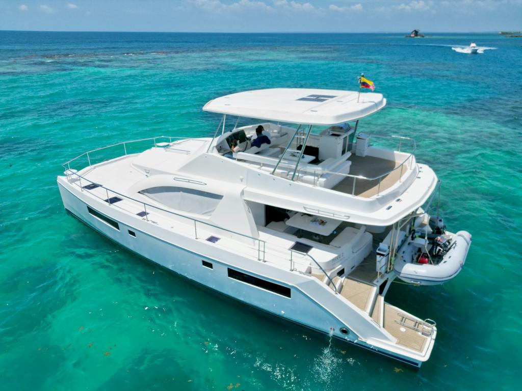 Power Catamarán 51 Feet – Potencia y Lujo en el Caribe