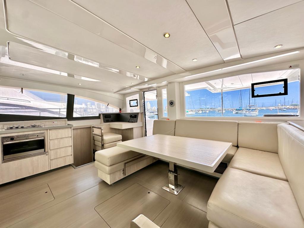 Power Catamarán 51 Feet – Potencia y Lujo en el Caribe