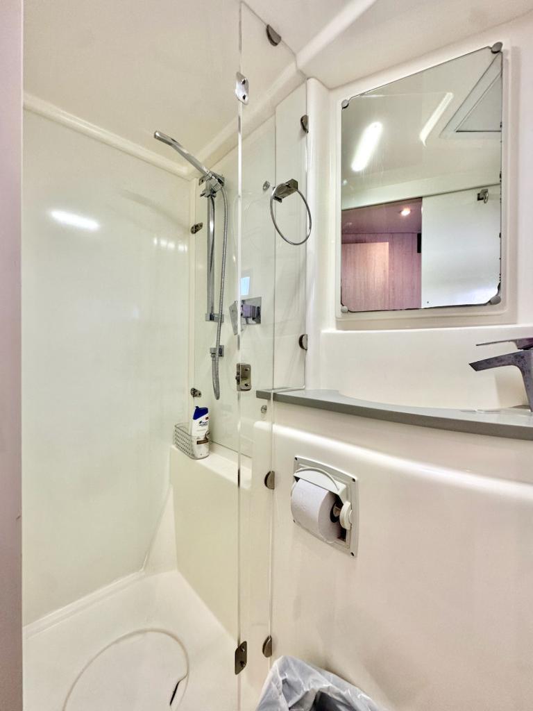 Power Catamarán 51 Feet – Potencia y Lujo en el Caribe