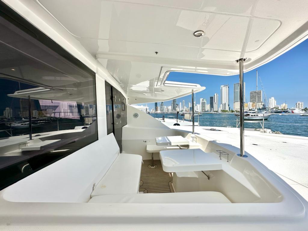 Power Catamarán 51 Feet – Potencia y Lujo en el Caribe