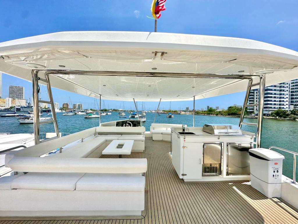 Power Catamarán 51 Feet – Potencia y Lujo en el Caribe