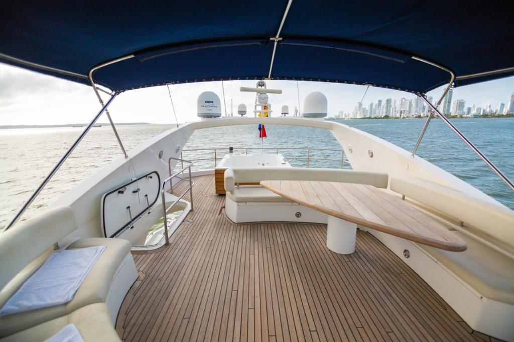Yate Luxury Sunseeker Marlet 8 – La Cima del Lujo Británico
