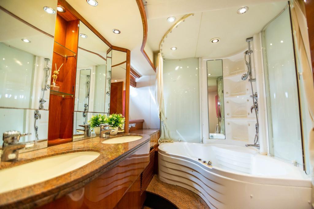 Yate Luxury Sunseeker Marlet 8 – La Cima del Lujo Británico