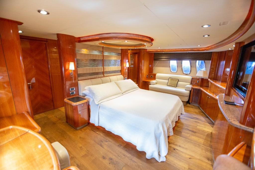 Yate Luxury Sunseeker Marlet 8 – La Cima del Lujo Británico