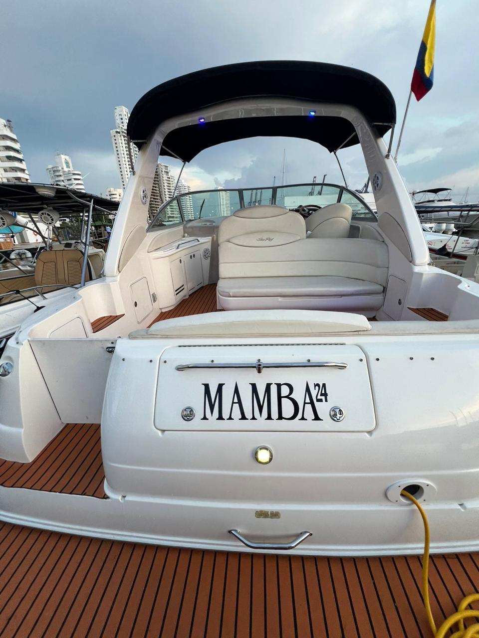 Yate Mamba 24 – Velocidad y Estilo en el Caribe