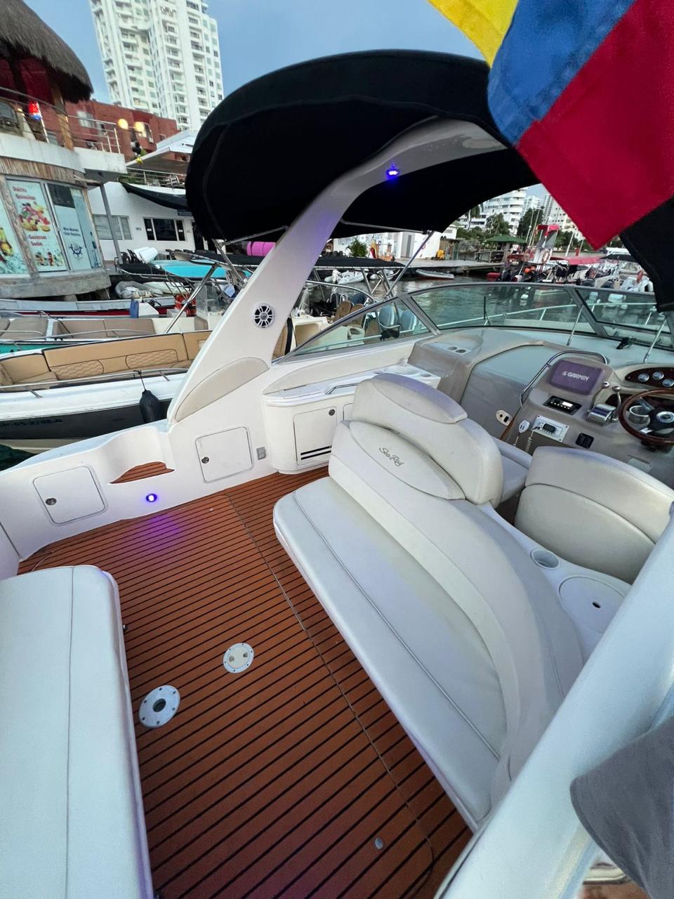 Yate Mamba 24 – Velocidad y Estilo en el Caribe