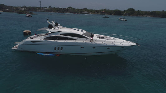 Yate Skyfall – Exclusividad y Confort en el Caribe