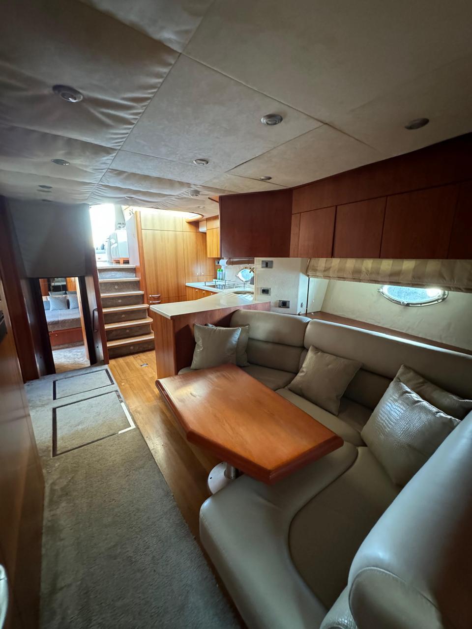 Yate Skyfall – Exclusividad y Confort en el Caribe
