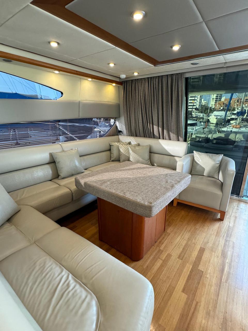 Yate Skyfall – Exclusividad y Confort en el Caribe