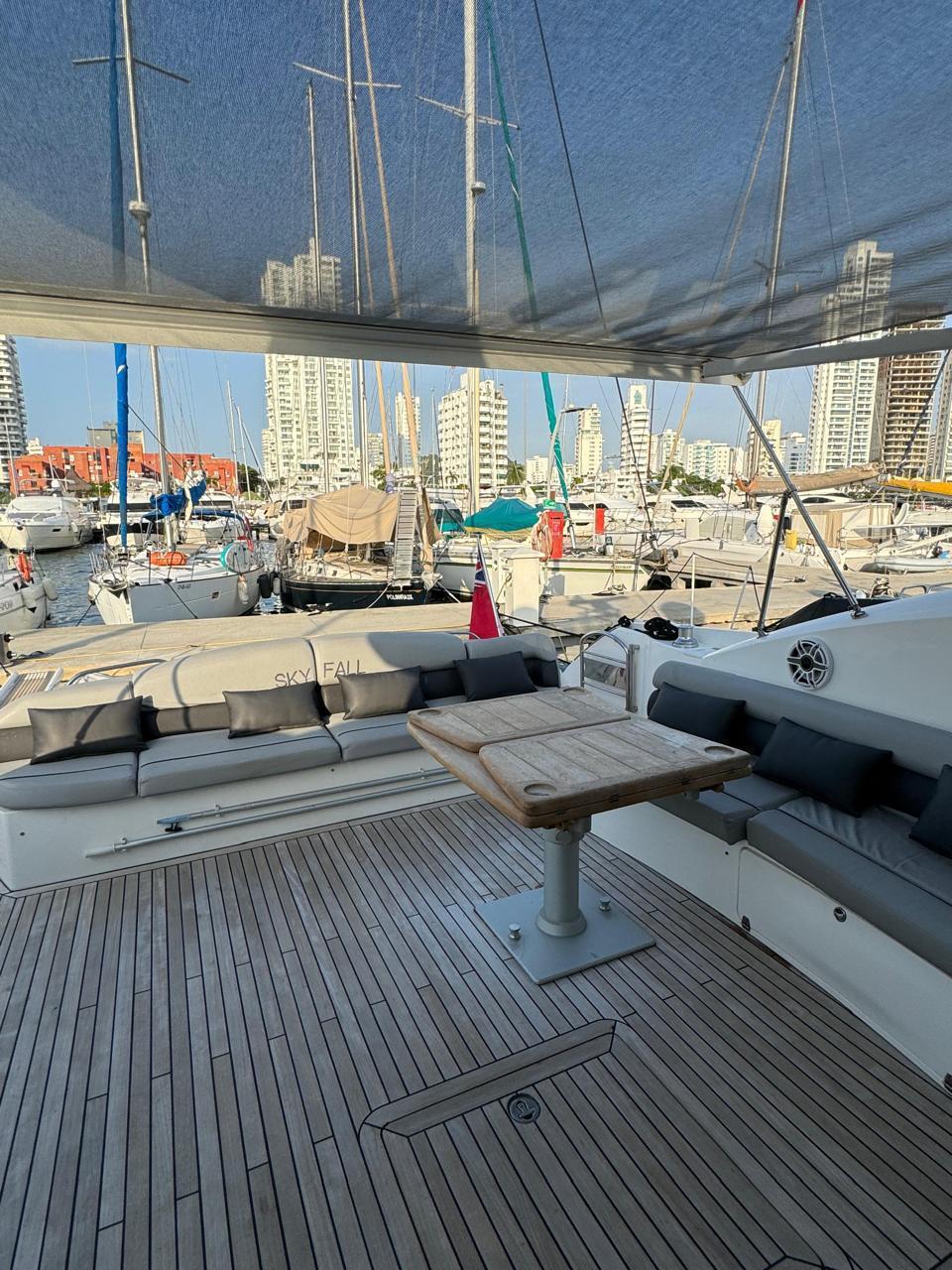 Yate Skyfall – Exclusividad y Confort en el Caribe