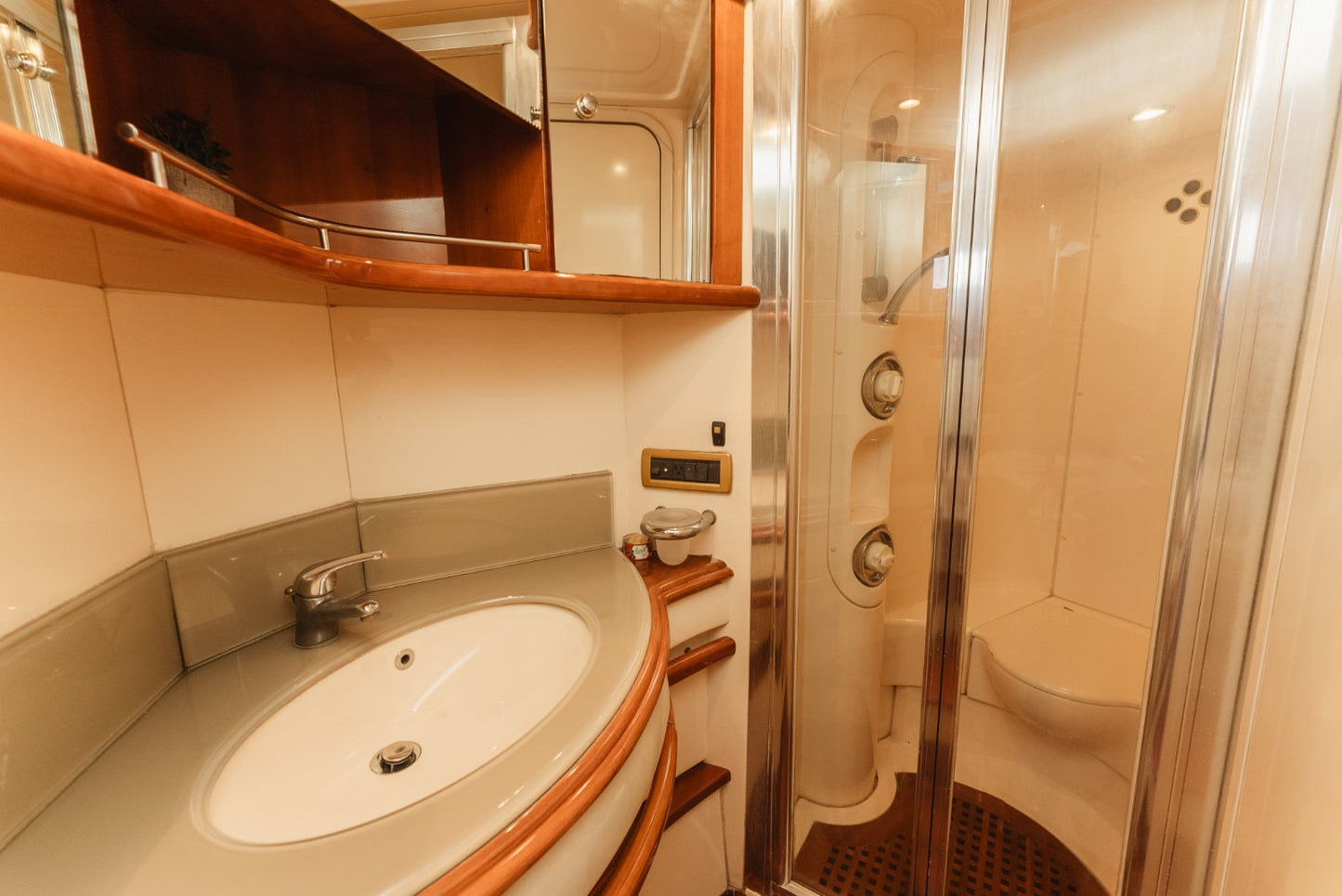 Yate Azimut Free – Experiencia Privada en el Mar