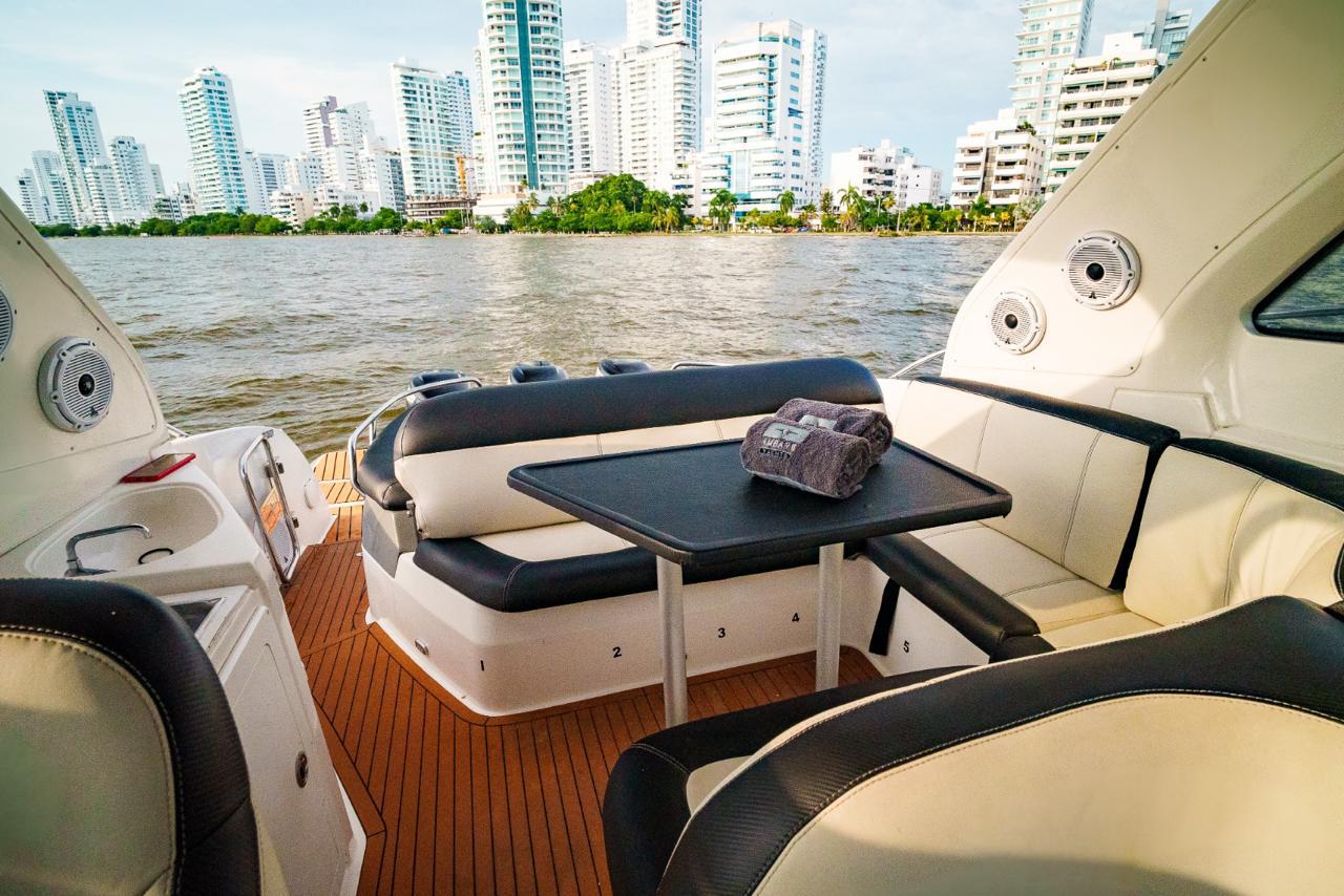 Yate Ambar II – Experiencia Privada en el Mar
