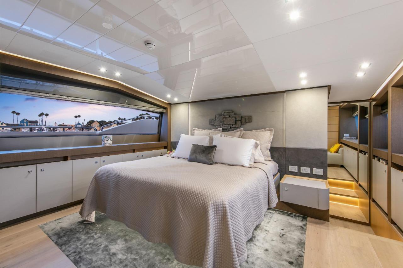 Yate Ferretti 96 Pies – La Cima del Lujo Náutico