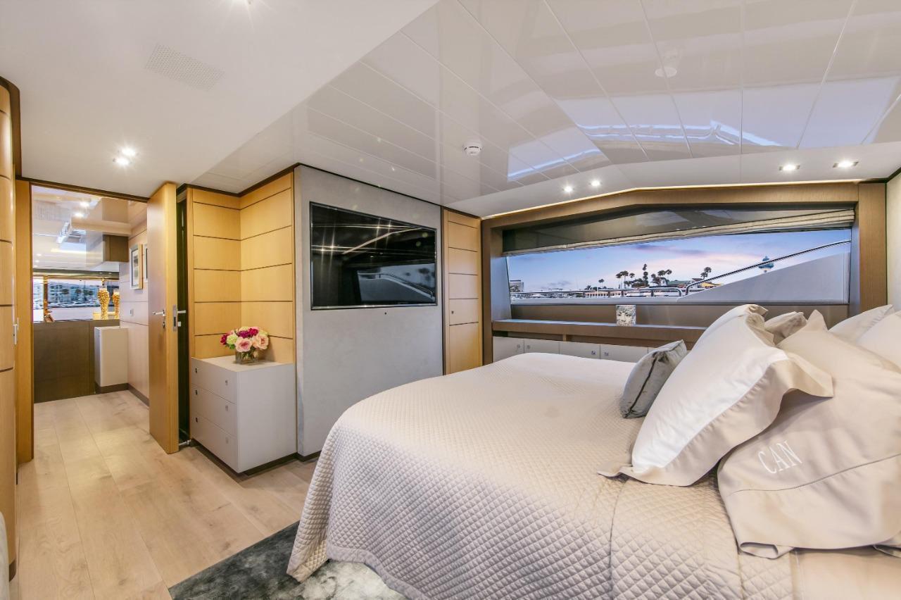 Yate Ferretti 96 Pies – La Cima del Lujo Náutico