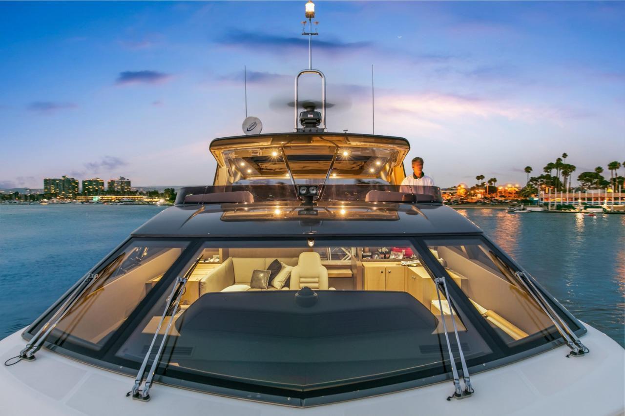 Yate Ferretti 96 Pies – La Cima del Lujo Náutico